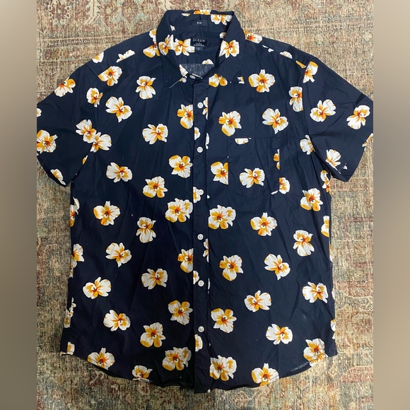 Men’s J. Crew short sleeve button downs - Picture 3 of 4
